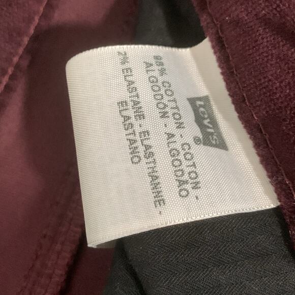 Levi’s Women’s High Rise Demi Curve Velvet Pants Burgundy Size 30 - Picture 6 of 6